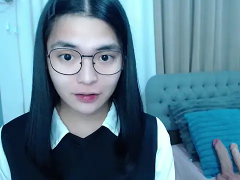 zhaviahale21 online show from 10/28/25, 02:49