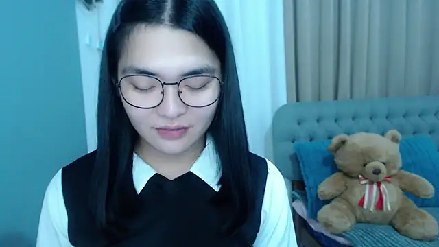 zhaviahale21 online show from 10/15/25, 03:16