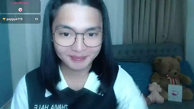 Snapshot of zhaviahale21 chatting on 07/13/26, 01:16 zhaviahale21 online show from 07/13/26, 01:16