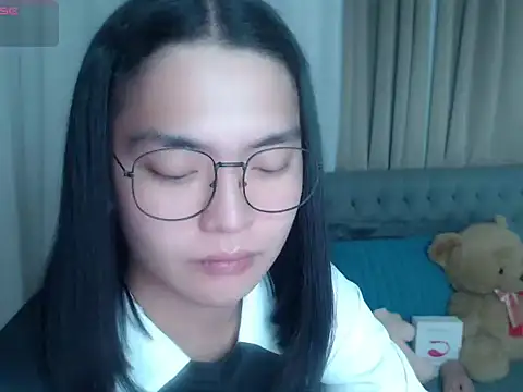Snapshot of zhaviahale21 chatting on 07/04/26, 10:03 zhaviahale21 online show from 07/04/26, 10:03