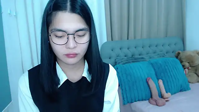 zhaviahale21 online show from 10/25/25, 11:42