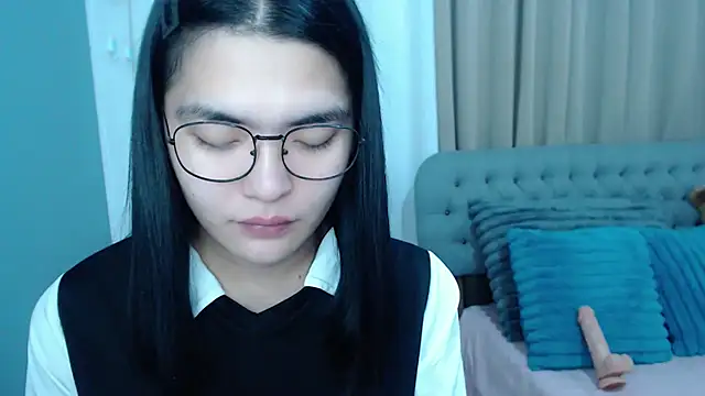 zhaviahale21 online show from 10/29/25, 08:46