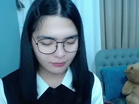 zhaviahale21 online show from 10/14/25, 06:14
