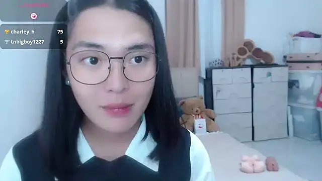 Snapshot of zhaviahale21 chatting on 07/28/26, 03:32 zhaviahale21 online show from 07/28/26, 03:32
