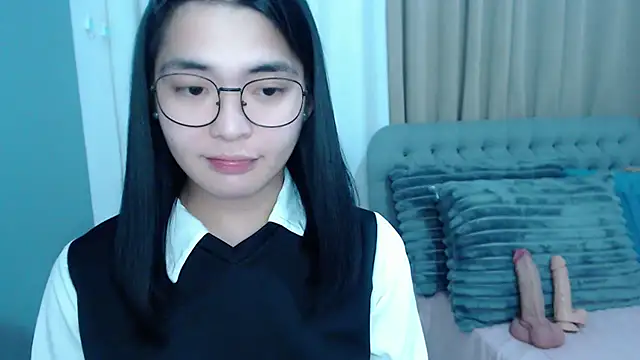 zhaviahale21 online show from 10/24/25, 11:31