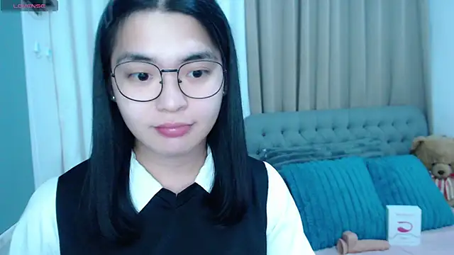 zhaviahale21 online show from 11/06/25, 07:23
