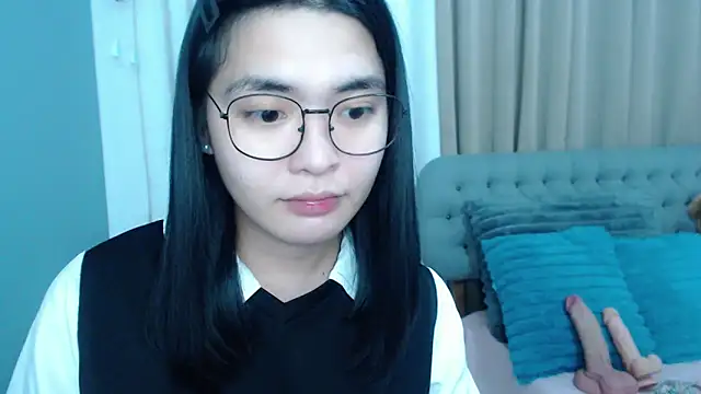 zhaviahale21 online show from 10/26/25, 05:13