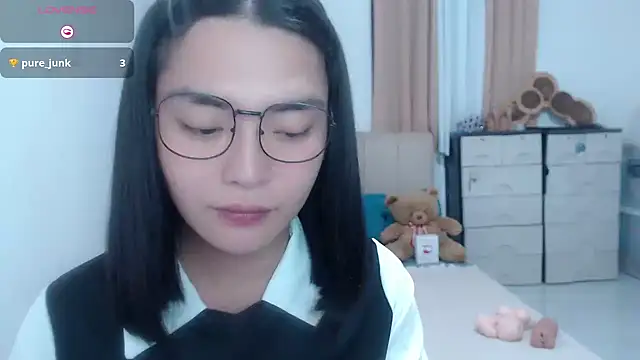 Snapshot of zhaviahale21 chatting on 08/02/26, 12:14 zhaviahale21 online show from 08/02/26, 12:14