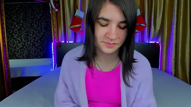  Polly Love  online show from 12/17/25, 07:13