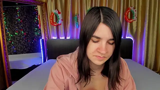  Polly Love  online show from 04/10/26, 06:20