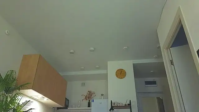 Lili Roze  online show from 10/30/25, 05:28