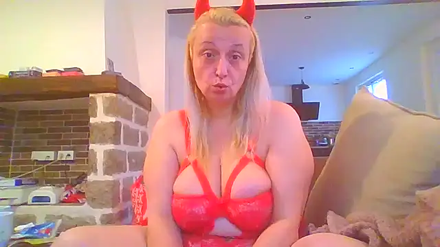 Snapshot of Melinastarr chatting on 03/22/25, 08:08 Melinastarr online show from 03/22/25, 08:08