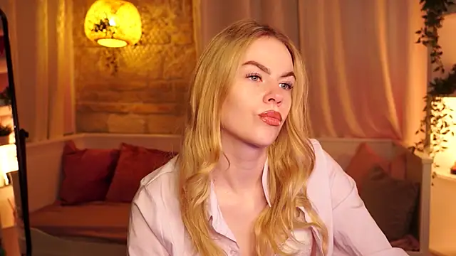 Snapshot of sn0w_barbie chatting on 10/02/25, 08:40 sn0w barbie online show from 10/02/25, 08:40