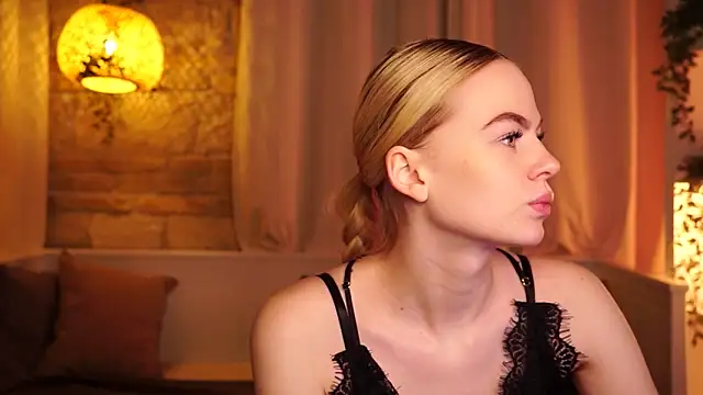 sn0w barbie online show from 11/12/25, 09:35