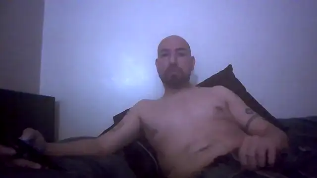 Snapshot of nakedtony81 chatting on 04/04/26, 09:16 nakedtony81 online show from 04/04/26, 09:16