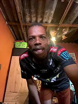 Snapshot of skyfall200 chatting on 10/09/25, 05:08 skyfall200 online show from 10/09/25, 05:08