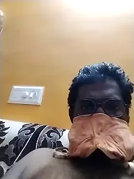 Snapshot of naughtykarthiktamilboy975 chatting on 12/23/24, 10:01 naughtykarthiktamilboy975 online show from 12/23/24, 10:01