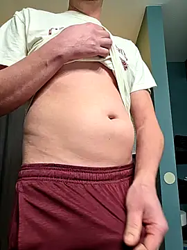 Snapshot of MrMechanic38 chatting on 02/04/26, 01:17 MrMechanic38 online show from 02/04/26, 01:17