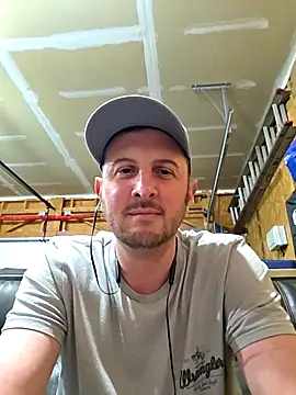 Snapshot of MrMechanic38 chatting on 03/15/26, 06:37 MrMechanic38 online show from 03/15/26, 06:37