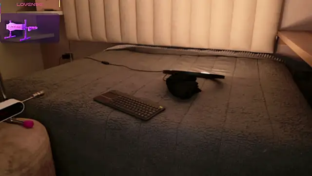 Snapshot of Megan_mooree_ chatting on 10/02/25, 01:03 Megan mooree online show from 10/02/25, 01:03