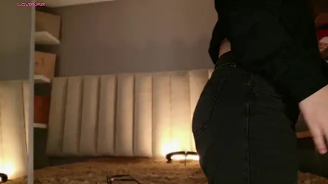 Megan mooree  online show from 03/04/26, 01:08