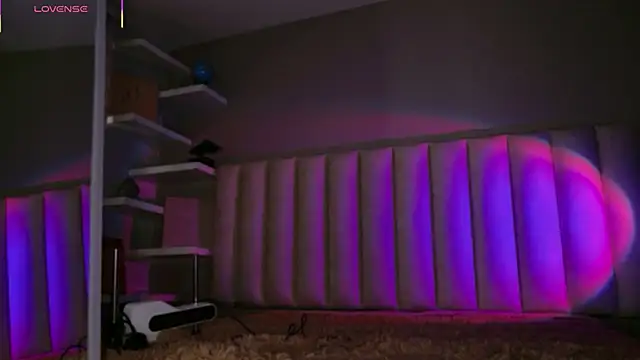 Megan mooree  online show from 12/05/25, 12:37