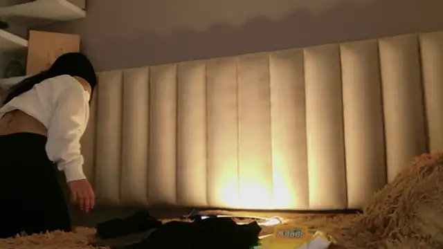 Megan mooree  online show from 04/15/26, 07:58