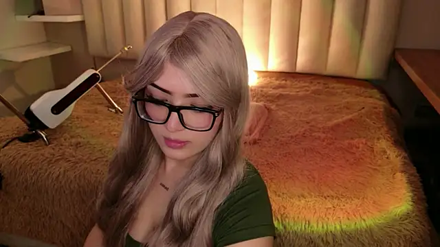 Megan mooree  online show from 12/19/25, 12:40