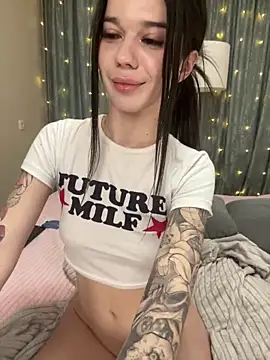 Snapshot of Vika_Gray chatting on 02/19/25, 06:10 Vika Gray online show from 02/19/25, 06:10