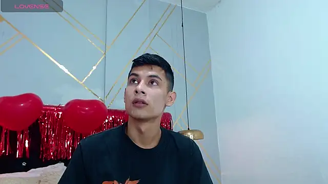 Snapshot of Oliver_king_sex chatting on 02/18/25, 05:31 Oliver king sex online show from 02/18/25, 05:31