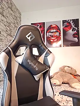 Antonella2 m online show from 04/11/26, 11:36