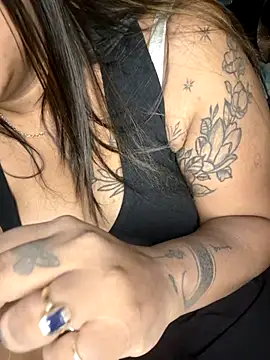 Snapshot of IndieSM chatting on 01/11/26, 08:05 IndieSM online show from 01/11/26, 08:05