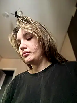 Holly Molii online show from 11/29/25, 07:08