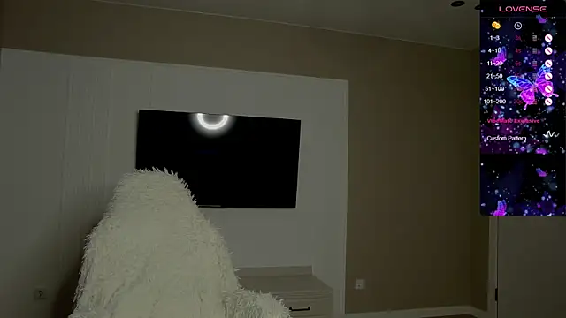 Holly Molii online show from 12/19/25, 02:04