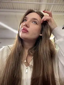 Snapshot of Holly_Molii chatting on 03/19/25, 10:00 Holly Molii online show from 03/19/25, 10:00