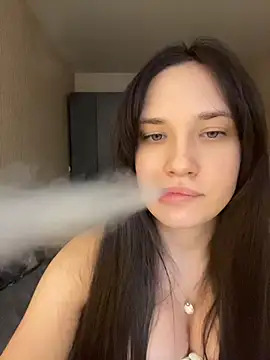 Snapshot of Holly_Molii chatting on 06/25/26, 12:32 Holly Molii online show from 06/25/26, 12:32