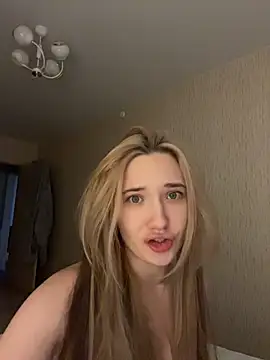 Holly Molii online show from 06/01/26, 04:45