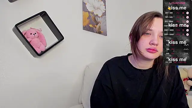 Snapshot of Holly_Molii chatting on 02/13/25, 04:11 Holly Molii online show from 02/13/25, 04:11