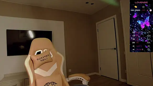 Holly Molii online show from 12/03/25, 02:12