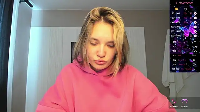 Snapshot of Holly_Molii chatting on 09/11/25, 02:11 Holly Molii online show from 09/11/25, 02:11