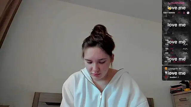Snapshot of Holly_Molii chatting on 02/18/25, 08:16 Holly Molii online show from 02/18/25, 08:16