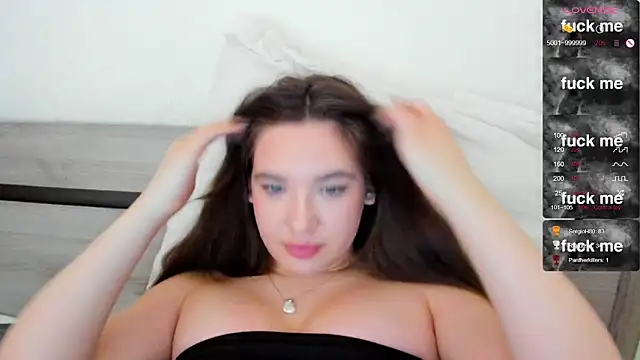 Snapshot of Holly_Molii chatting on 02/26/25, 06:30 Holly Molii online show from 02/26/25, 06:30
