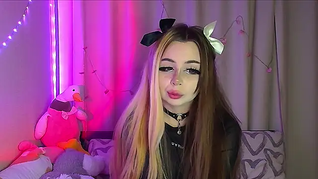 Snapshot of suemeow chatting on 02/25/25, 09:04 suemeow online show from 02/25/25, 09:04