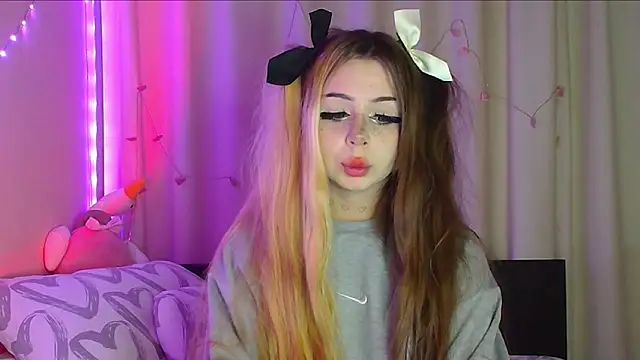 Snapshot of suemeow chatting on 03/14/25, 04:43 suemeow online show from 03/14/25, 04:43