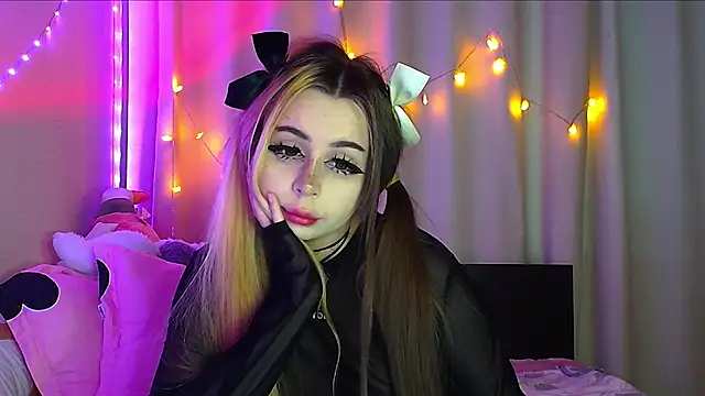 Snapshot of suemeow chatting on 02/16/25, 05:37 suemeow online show from 02/16/25, 05:37