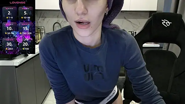 Snapshot of Alice_Weiss chatting on 09/18/25, 03:31 Alice Weiss online show from 09/18/25, 03:31