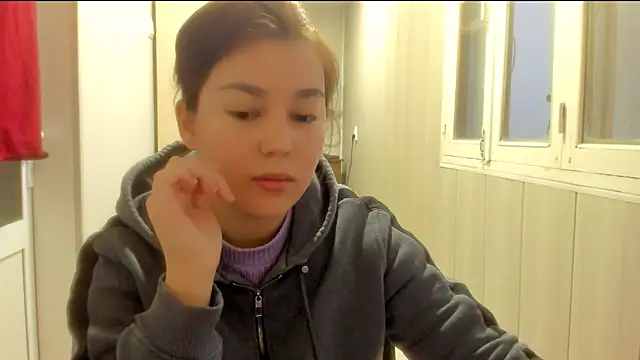 LunaXmii online show from 12/19/25, 02:26