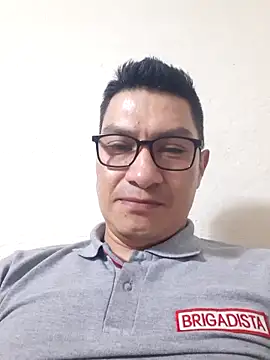 Snapshot of gioarcangel chatting on 12/19/25, 02:26 gioarcangel online show from 12/19/25, 02:26