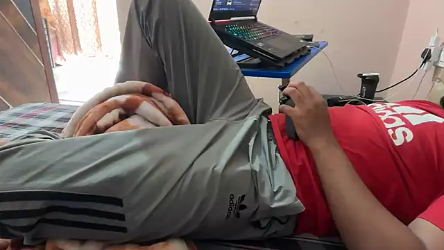 sexyboy09 online show from 10/27/25, 09:32