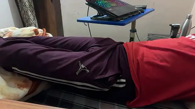 sexyboy09 online show from 10/29/25, 07:02